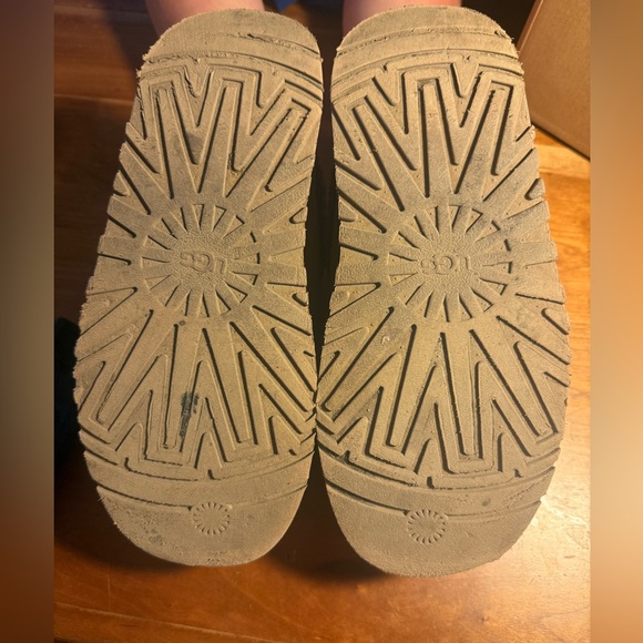 UGG Tazz Platform Slippers. GUC. - Picture 7 of 8